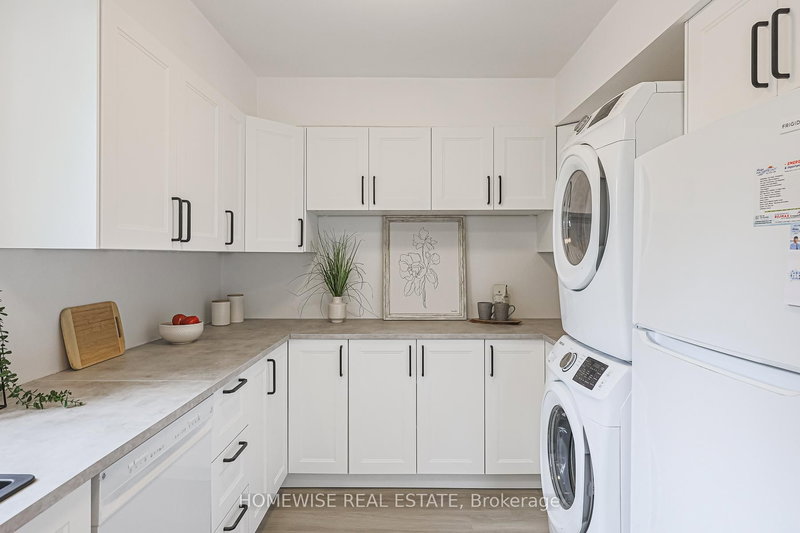 128 Moores Beach Rd, Georgina, L0E 1N0 | Image 3