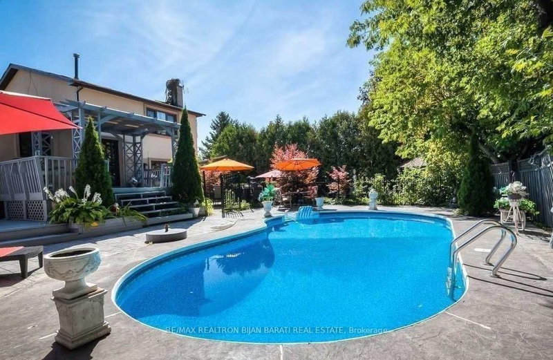 18 Mayvern Cres, Richmond Hill, L4C 5J4 | Image 3