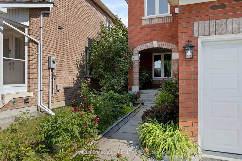 146 Roxbury St N, Markham, L3S 3T4 | Image 3