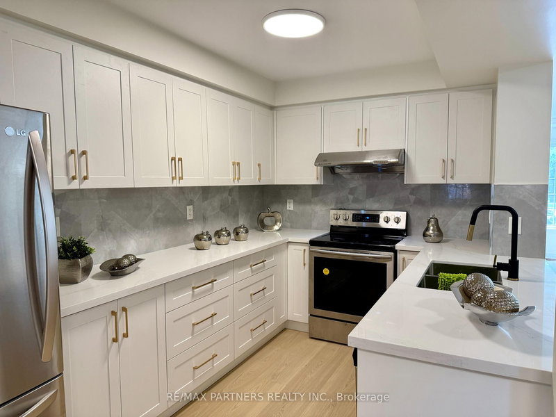 516 Bur Oak Ave, Markham, L6C 3A9 | Image 3