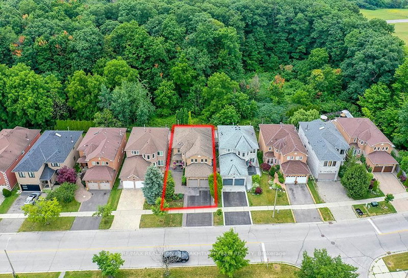 100 Larratt Lane, Richmond Hill, L4C 0E3 | Image 2