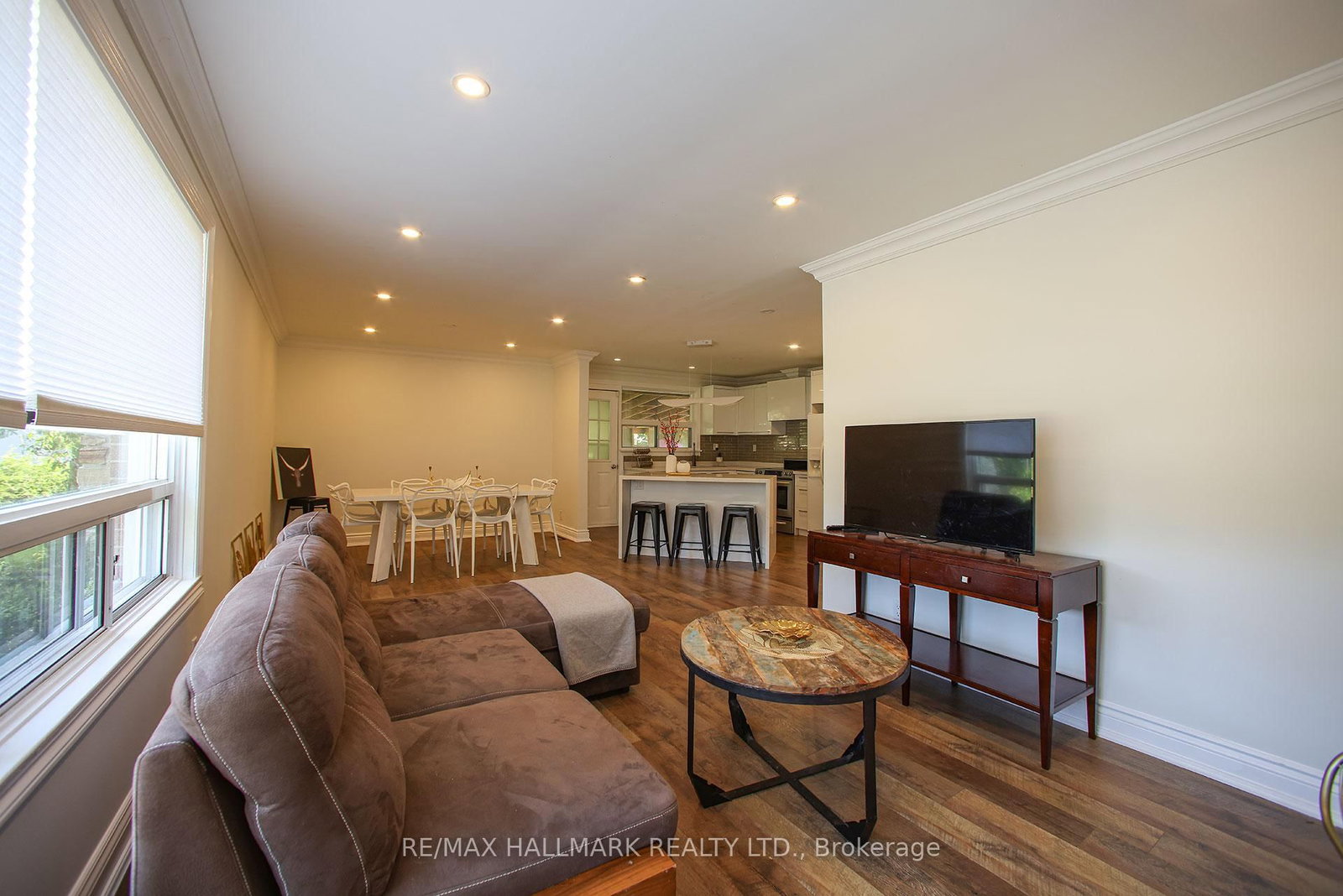 Inside 700-1100 sq ft