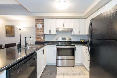 Condo leased at 401-35 Hunt Avenue, Richmond Hill, Ontario, L4C 4H1 - Mill Pond - MLS: N12282727