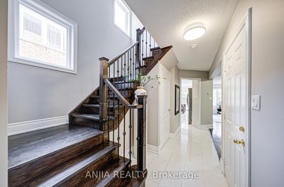 74 Weatherill Rd, Markham - Berczy image-0-4