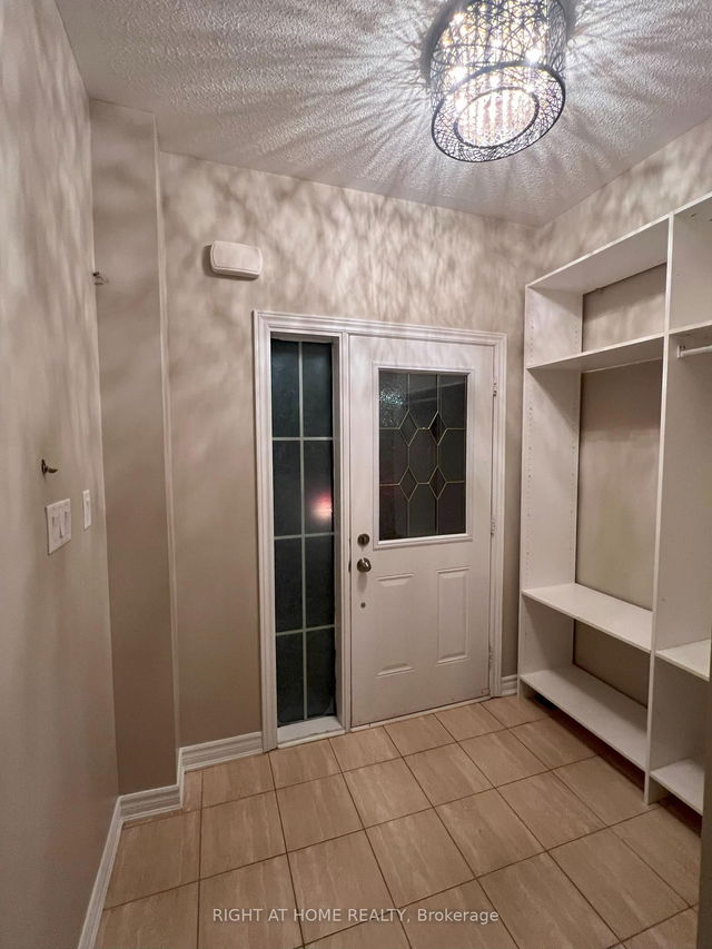 60 Zachary Pl Place
