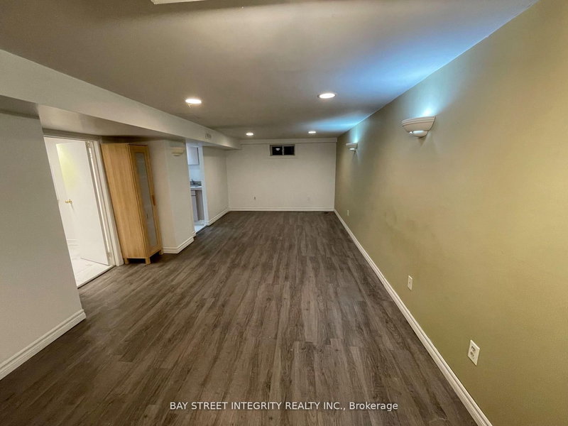 BSMT roommate - 65 Walter Ave, Newmarket, L3Y 2T4 | Image 2