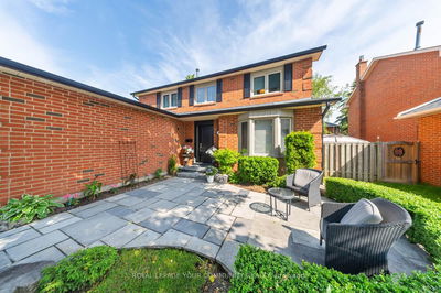 6 Larkin Ave, Markham - Markham Village image-0-1