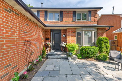 6 Larkin Ave, Markham - Markham Village image-0-2