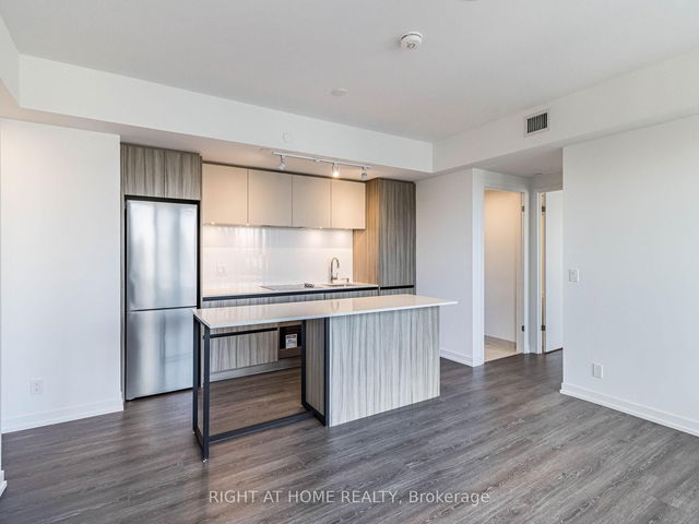 203 - 7950 bathurst Street
