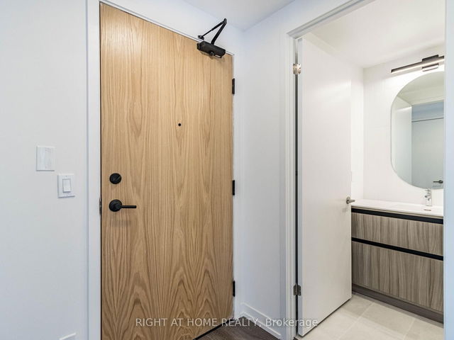 203 - 7950 bathurst Street