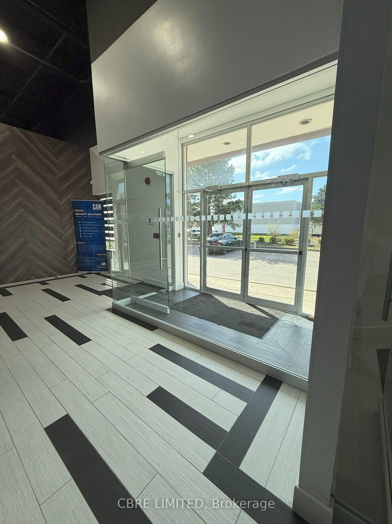 Unit A - 30 Sims Cres, Richmond Hill, L4B 2N9 | Image 2