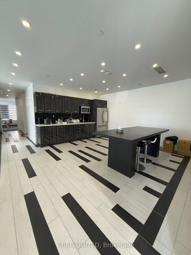 Unit A - 30 Sims Cres, Richmond Hill, L4B 2N9 | Image 3
