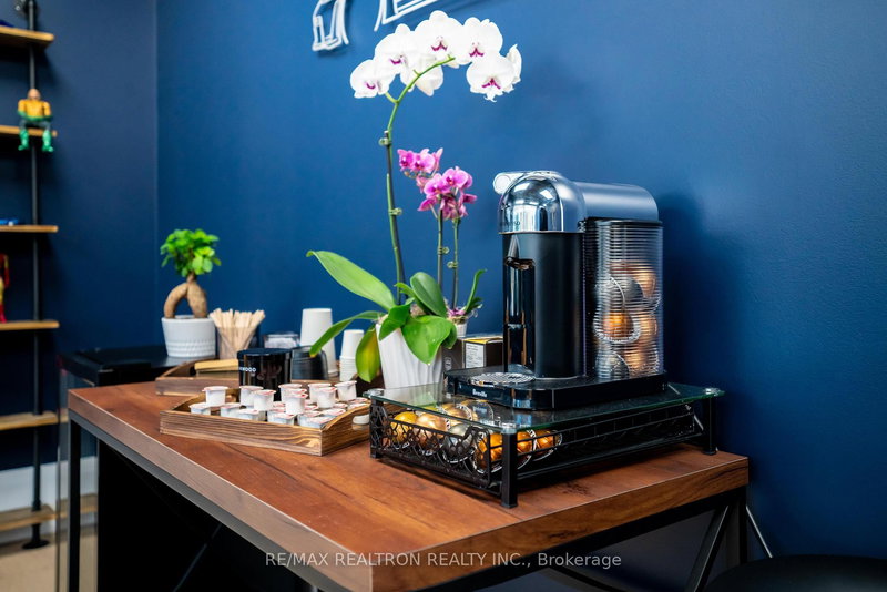 7 - 91 Fernstaff Crt, Vaughan, L4K 3L9 | Image 2