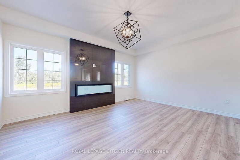 140 Hawkins St, Georgina, L0E 1R0 | Image 2