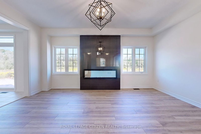 140 Hawkins St, Georgina, L0E 1R0 | Image 3