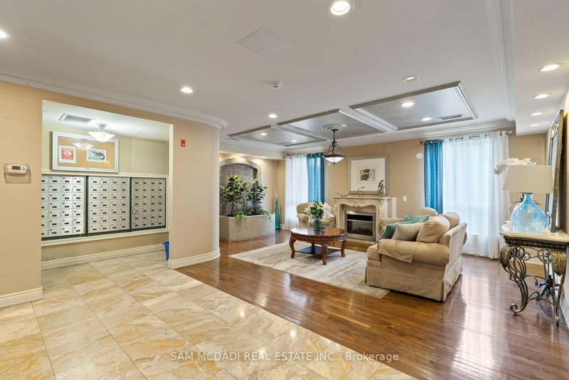 603 - 1 Maison Parc Crt, Vaughan, L4J 9K1 | Image 3