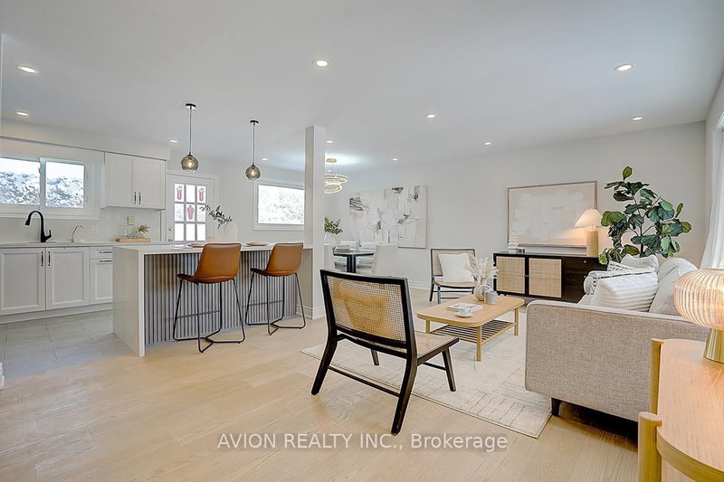 24 Drakefield Rd, Markham, L3P 1G5 | Image 2