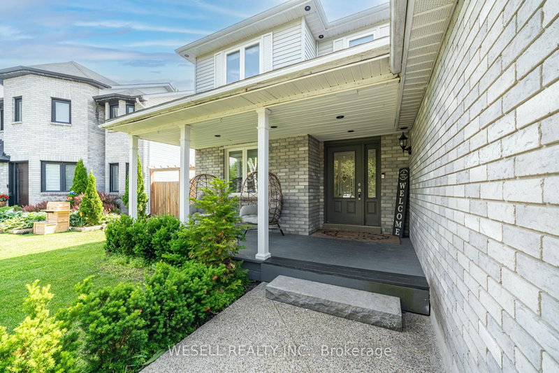 1879 Ashwood Ave, Innisfil, L9S 1W1 | Image 2