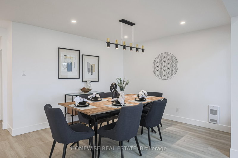 128 Moores Beach Rd, Georgina, L0E 1N0 | Image 3