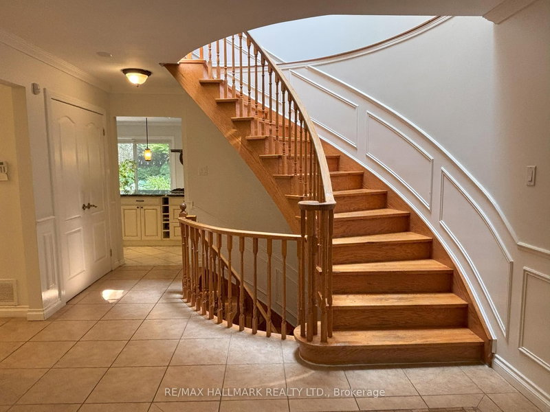 82 Windermere Cres S, Richmond Hill, L4C 6Y9 | Image 3