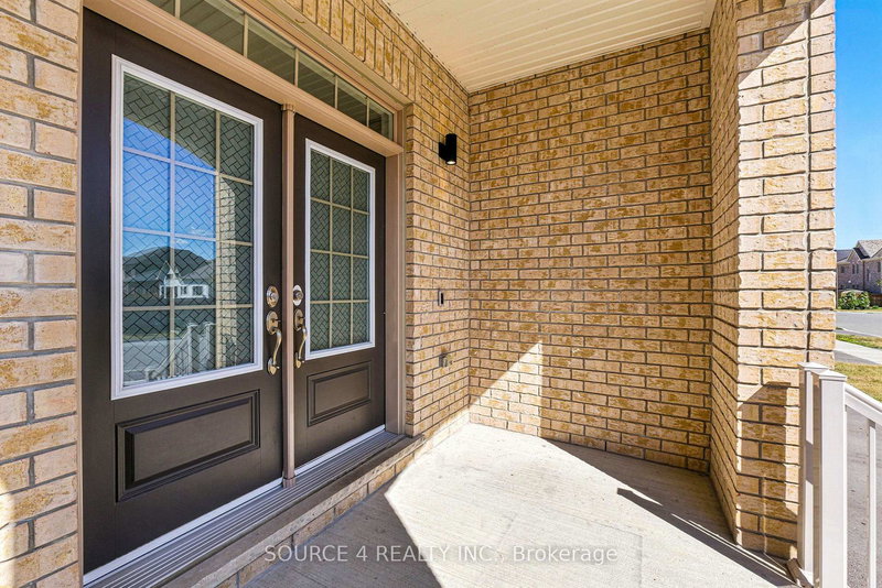376 Danny Wheeler Blvd, Georgina, L4P 0K2 | Image 3