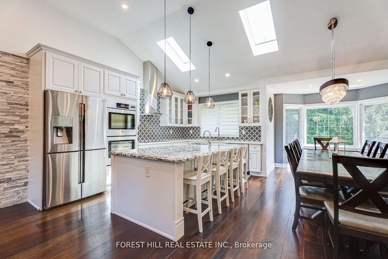 5837 Yonge St, Innisfil, L0L 1K0 | Image 3