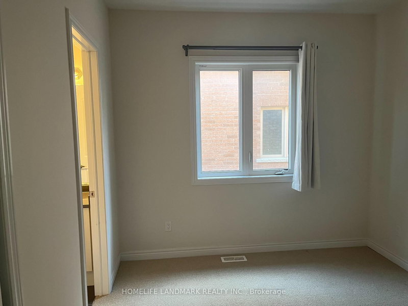 23 boland crt Cres S, Aurora, L4G 0W6 | Image 3