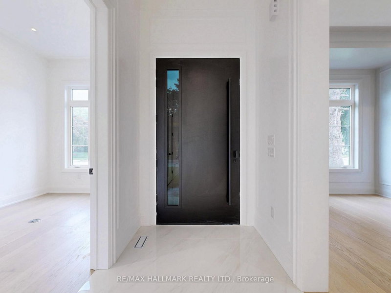 32 Cossar Dr, Aurora, L4G 3N8 | Image 3