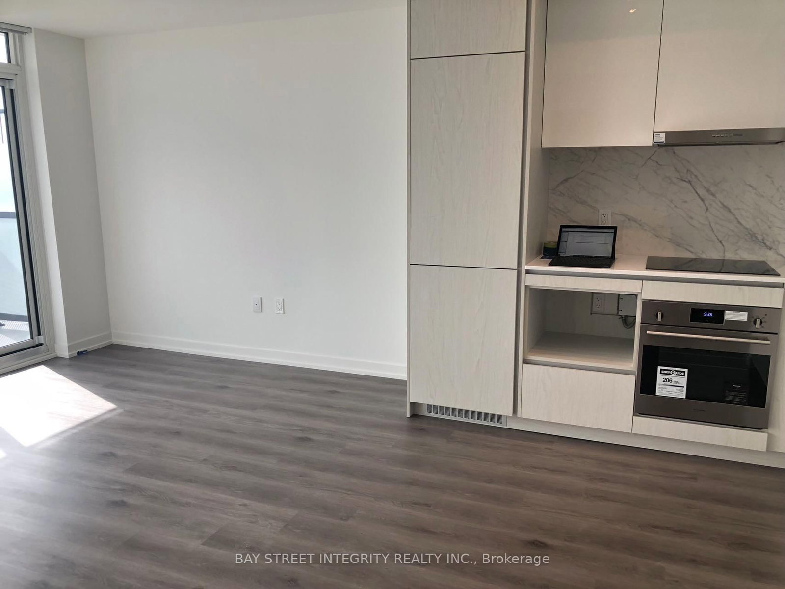 28 Interchange Way, Unit 2105 - Photo 10