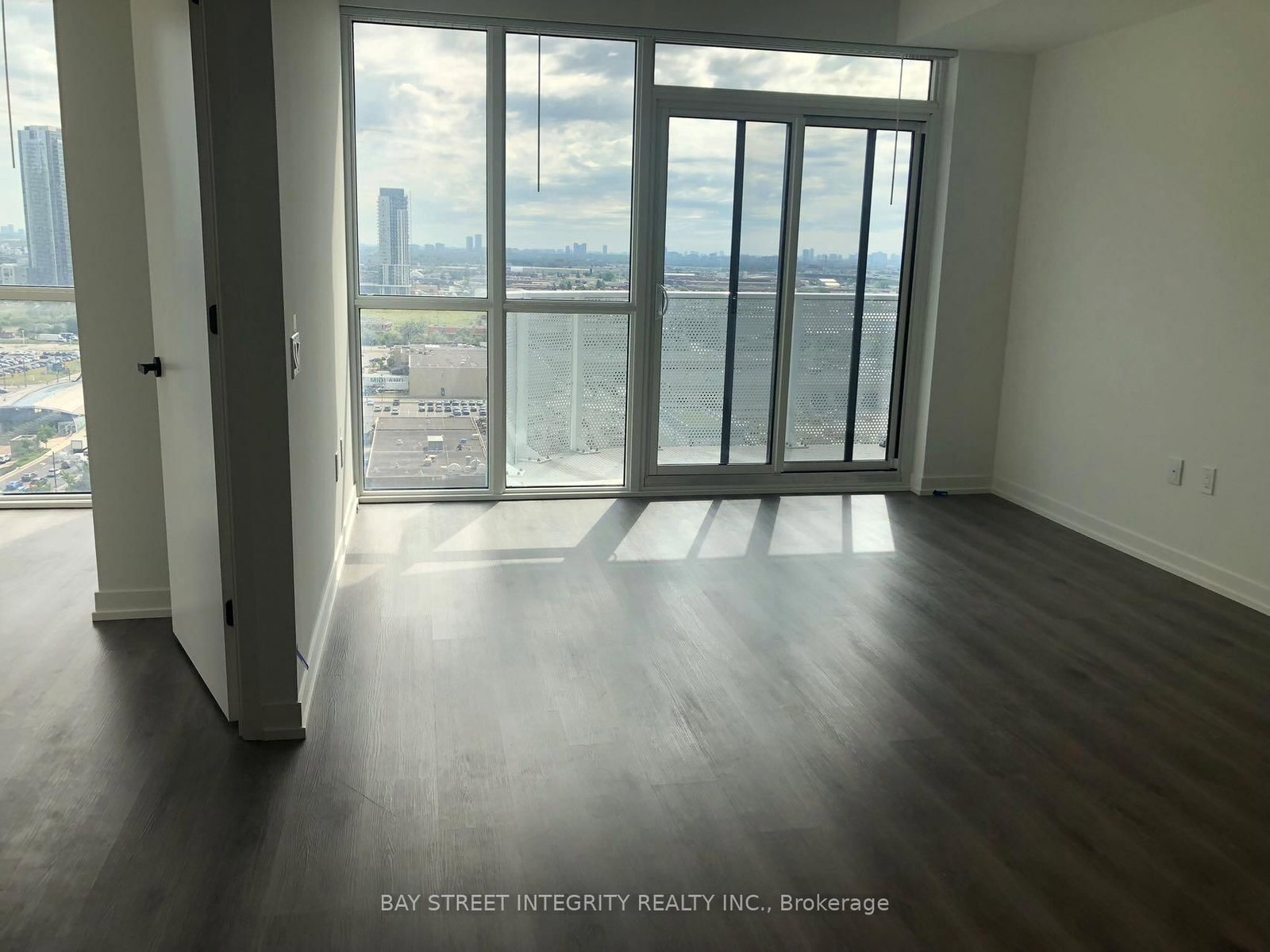 28 Interchange Way, Unit 2105 - Photo 11