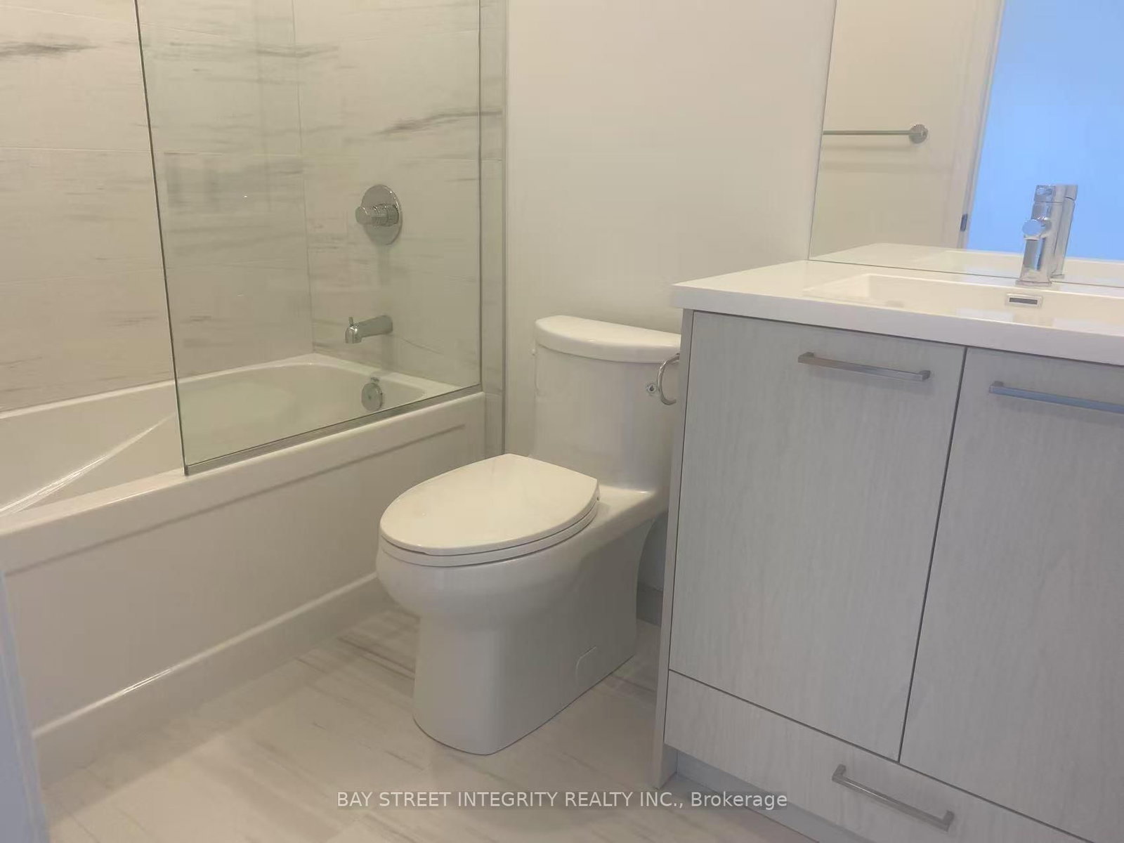 28 Interchange Way, Unit 2105 - Photo 17