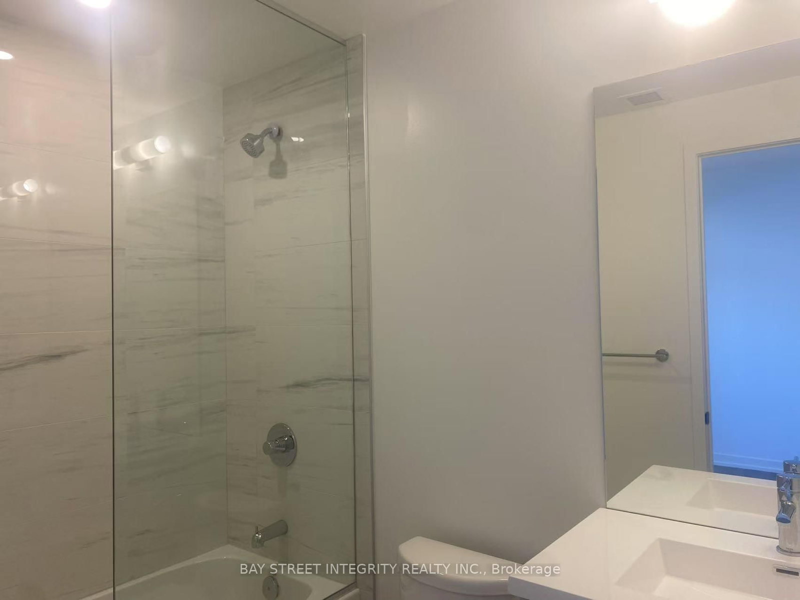 28 Interchange Way, Unit 2105 - Photo 18