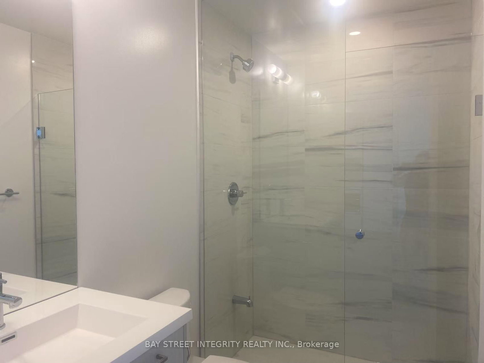 28 Interchange Way, Unit 2105 - Photo 5