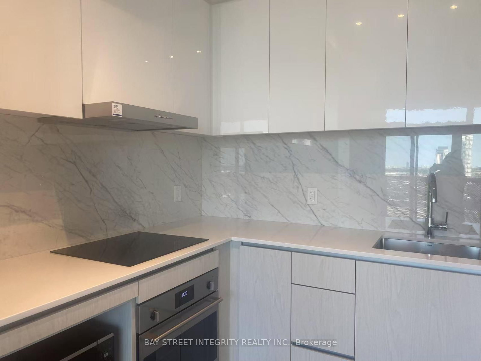 28 Interchange Way, Unit 2105 - Photo 7