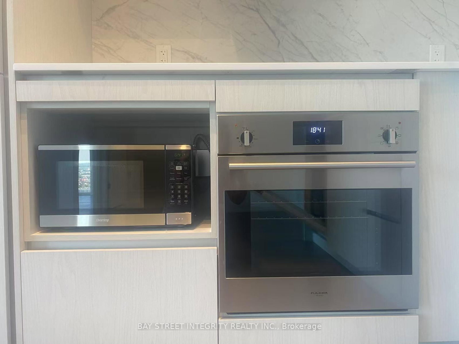 28 Interchange Way, Unit 2105 - Photo 9