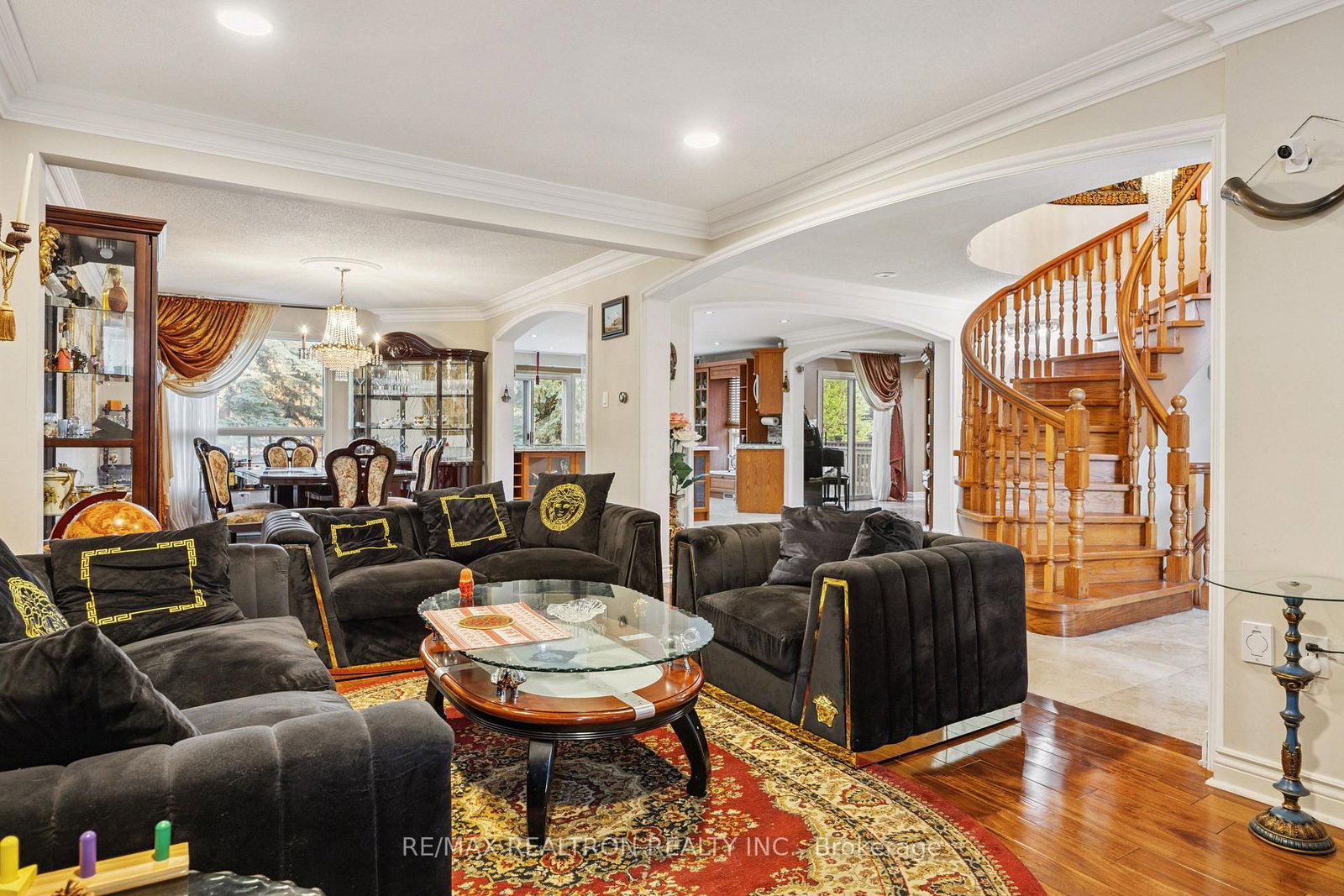 Listing Image 8