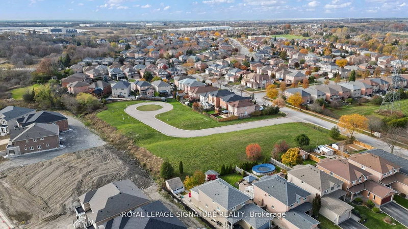 22 Izzy Crt, Vaughan, L4H 1G3 | Image 2