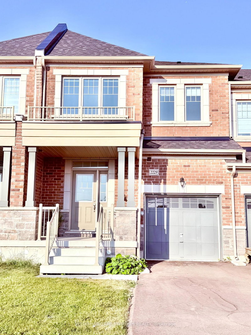 2229 Grainger Loop, Innisfil, L9S 0N1 | Image 2