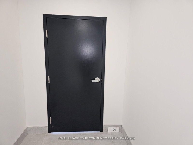 101 - 171 Main St S, Newmarket, L3Y 3Y9 | Image 2