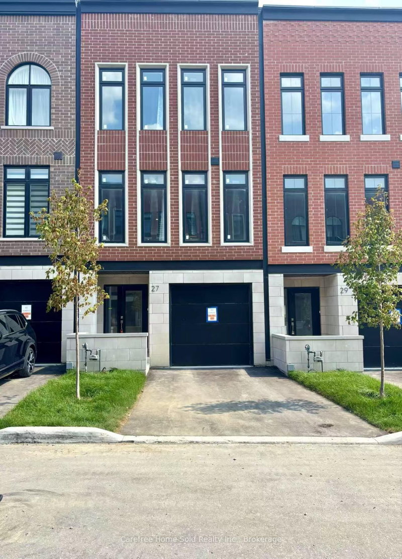 27 Chestnut Crt, Aurora, L4G 4A4 | Image 2