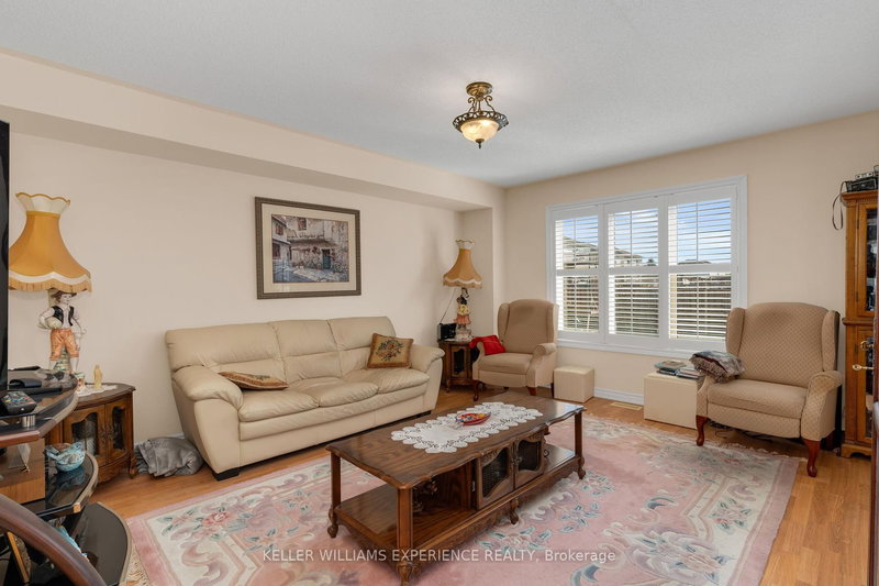 503 Simcoe Rd, Bradford West Gwillimbury, L3Z 3C4 | Image 2