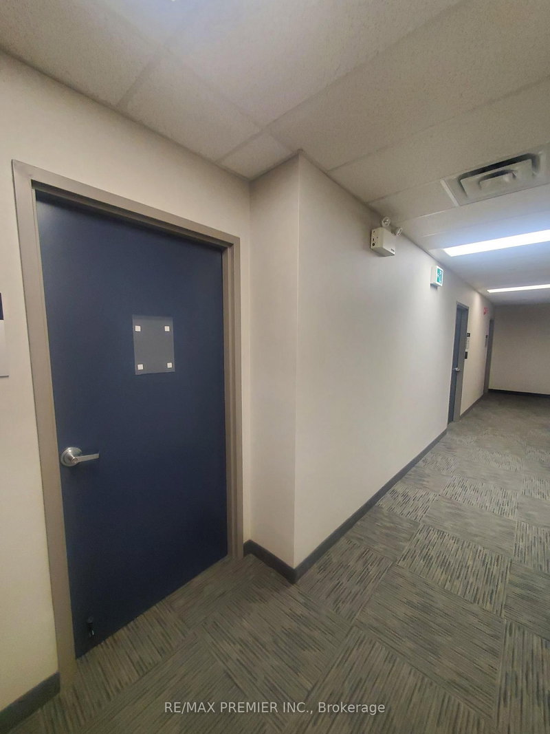 212 - 10909 Yonge St, Richmond Hill, L4C 3E3 | Image 2