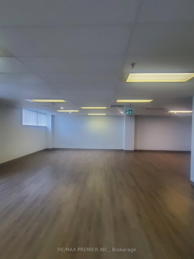 212 - 10909 Yonge St, Richmond Hill, L4C 3E3 | Image 3