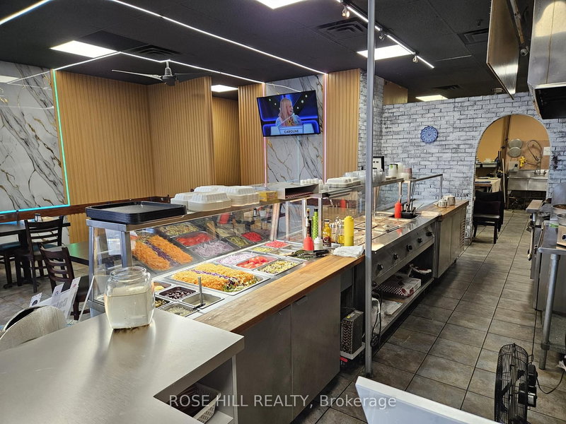 26 - 1111 Davis Dr, Newmarket, L3Y 9E5 | Image 3