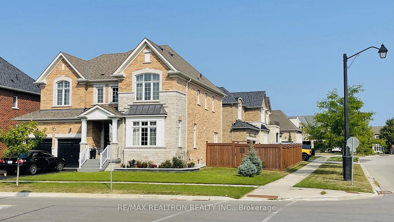 16 Vivian creek Rd, East Gwillimbury, L0G 1M0 | Image 3