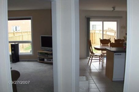 236 Flagstone Way, Newmarket, L3X2M2 | Image 2