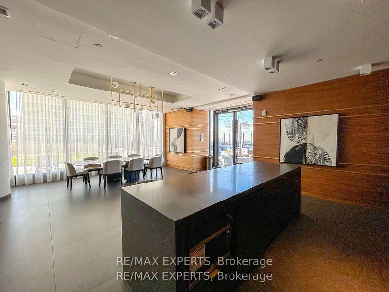 TH05 - 9 Buttermill Ave W, Vaughan, L4K 0M5 | Image 2