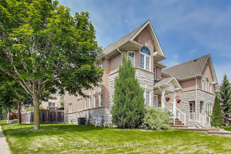 65 Red River Cres, Newmarket, L3X 2X2 | Image 3