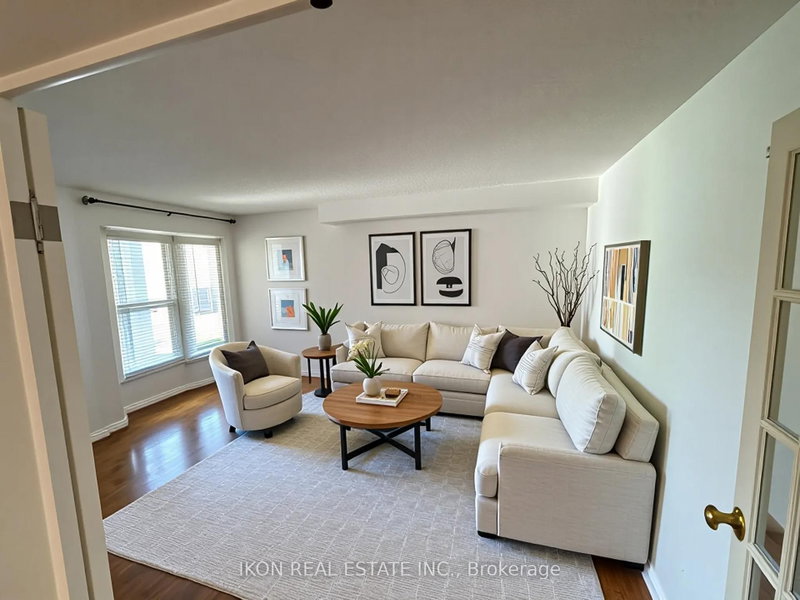 45 Chilmar Cres, Vaughan, L4J 6Y5 | Image 2