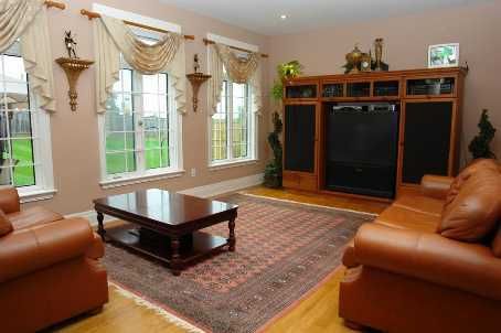 47 Frybrook Cres, Richmond Hill, L4B4B9 | Image 2